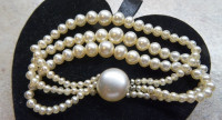 mid century JAPAN pearl bracelet 1960s TRIPLE STRAND graduated