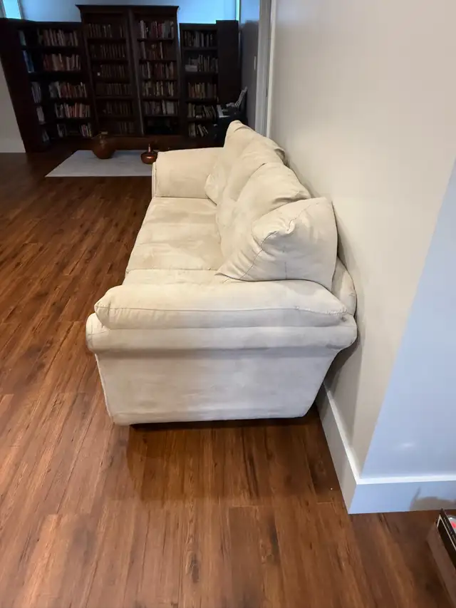 Microfiber Couch583744880064614401