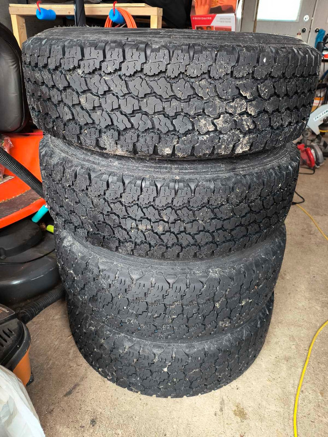 Full set of 5 factory Jeep Wrangler rims and tires with sensors in Tires & Rims in Barrie