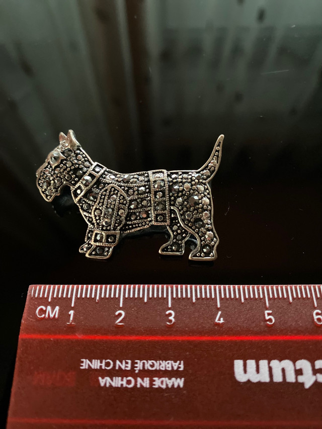 SCOTTIE DOG  Metal Vintage  Brooch in Jewellery & Watches in Delta/Surrey/Langley - Image 2