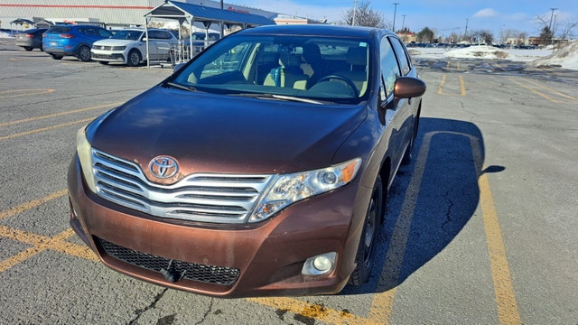 Toyota Venza 2009 sur roues d'hiver avec rims + roues d'été
