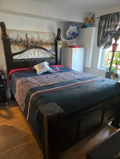 lit Queen 275$ très propre à Lévis , View more