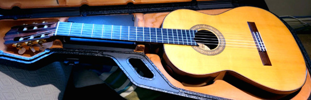 Beautiful Concert Classical Guitar (Handmade) dans Guitares  à Ville de Montréal - Image 3