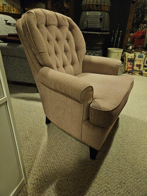 Rose Armchair in Chairs & Recliners in Strathcona County - Image 2
