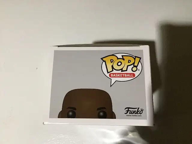 Funko Pop Basketball#54 Michael Jordan Chicago Bulls w/Protector in Arts & Collectibles in Longueuil / South Shore - Image 9