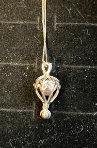 Real Akoya pearl inside a hotair balloon that is sterling silver