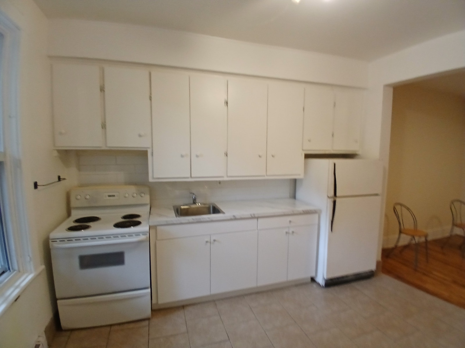 Beautiful and Bright 2-Bedroom Ground-Floor Apartment for Rent – — photo 1