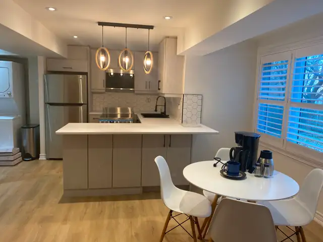 Bright 1-Bdrm Apartment | South Richmond Hill | 2 Parking Spots