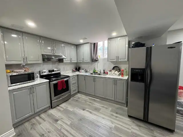 1 private room for Rent in Room Rentals & Roommates in Mississauga / Peel Region - Image 3