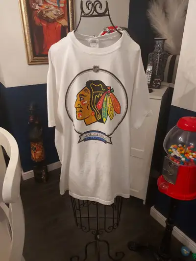 Chicago Blackhawks t shirt large , View more