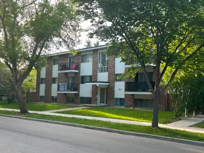 Cozy 1 bedroom renovated. Walk to Whyte ave and U of A
