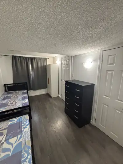 ROOM AVAILABLE FOR RENT