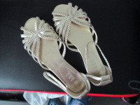 Open Toe, Gold Strappy Flat Sandal Size 7