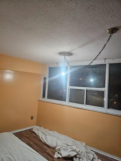 LARGE ROOM FOR RENT TEMPERATURE CONTROLLED PRIVATE WASHROOM PRIVATE BALCONY MONTH TO MONTH LEASE