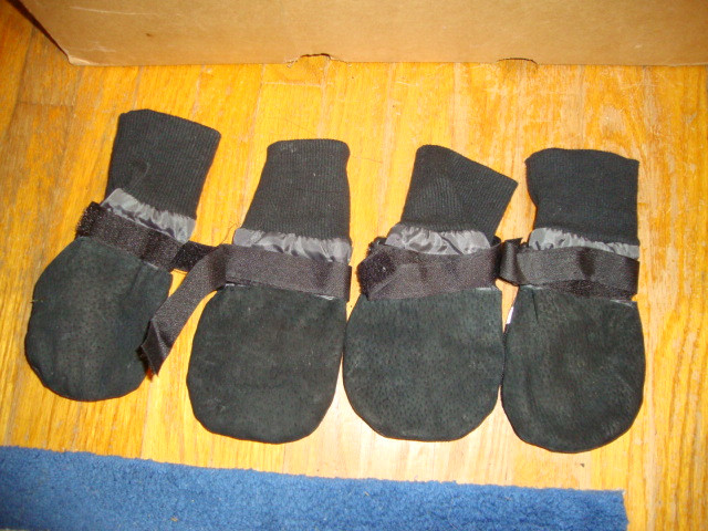 Dog winter boots Size XS, med, large in Accessories in Kitchener / Waterloo - Image 4