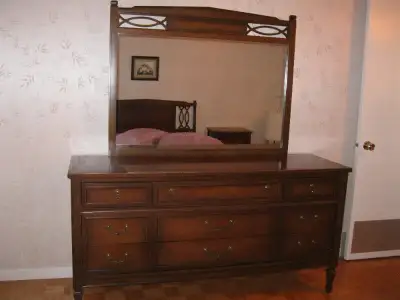Tête de lit queen et grand miroir en bois, View more