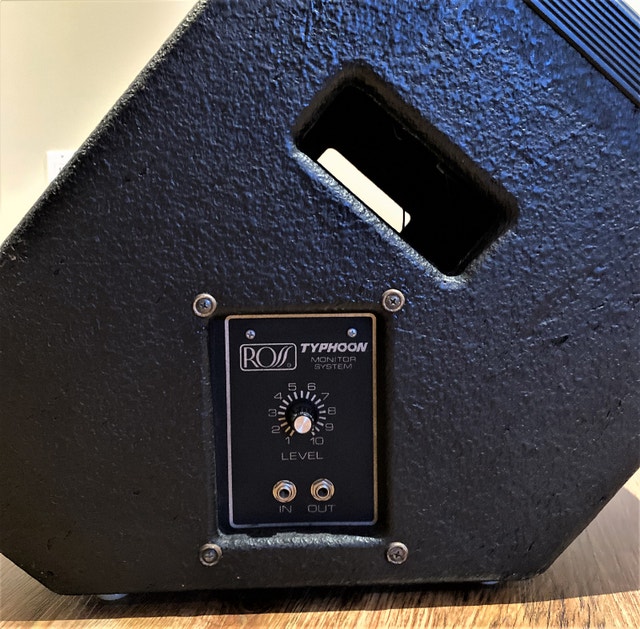 moniteur de scène ( sonorisation ) Équipement pour DJ et sonorisation