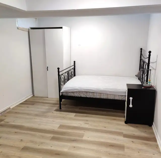 Spacious basement suite on a quiet crescent in Centrepointe