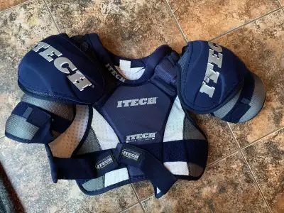 Hockey shoulder pad with front and back protector. In very good condition. $50.00 will deliver.