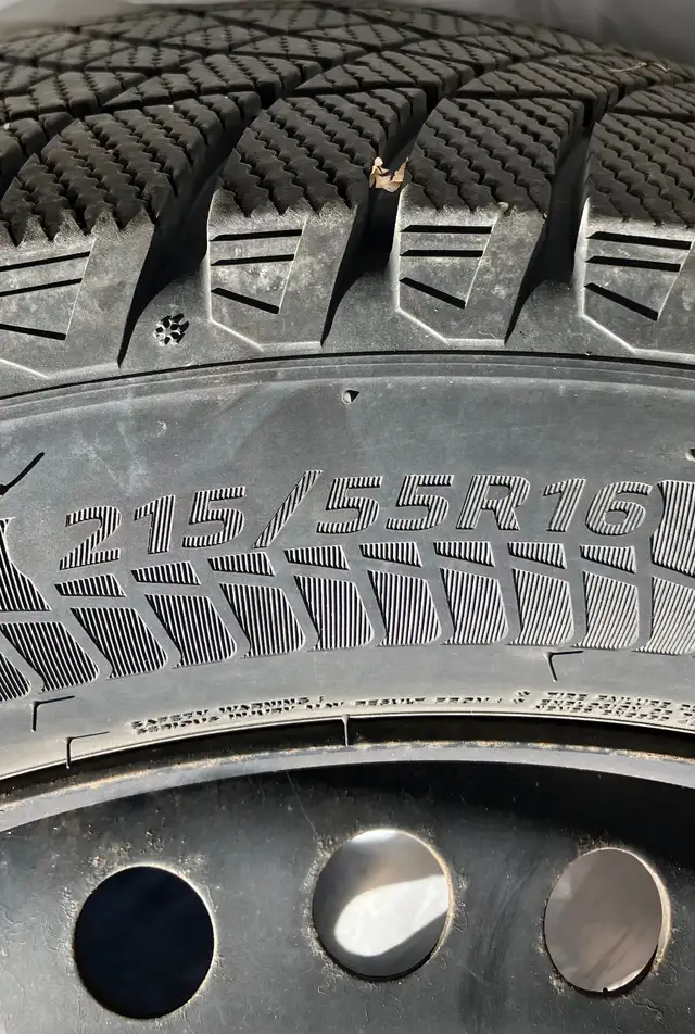 17” Snow tires on rims in Tires & Rims in Owen Sound - Image 2