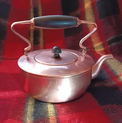 A pretty Deco-style solid copper kettle with an ebony handle. Full tin lining. Tested for water- int...