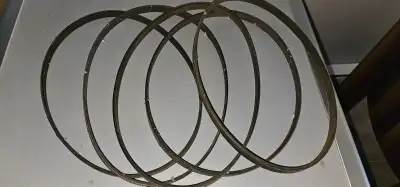 Je suis dans coin de thurso. pas de livraison ******5$ Chaque****** Courois OEM pour Yaris sans A/C...