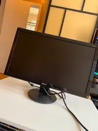 Acer LCD monitor 18”