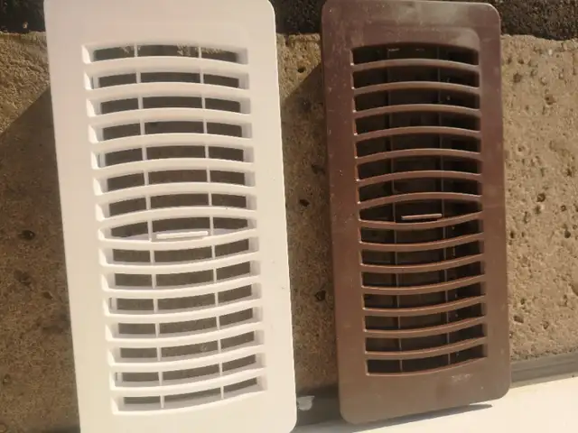 4”x10”plastic vent registers in Heating, Cooling & Air in City of Toronto - Image 2