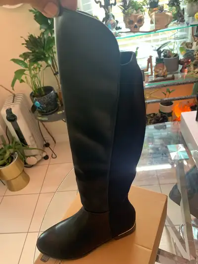 Brand new high leg women’s boot Leather Size 7 Never worn 249-359-8942