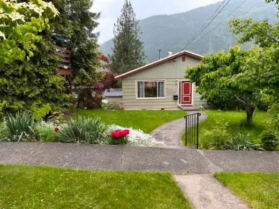 3 bdrm+ home for rent. 3 blocks from beach