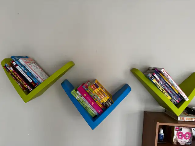 book shelf in Bookcases & Shelving Units in City of Toronto - Image 3