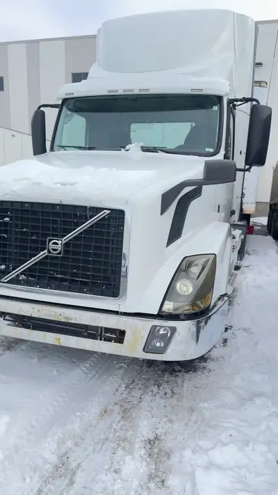 I am selling parts from a white 2015 Volvo semi-truck, ideal for repairs or restoration projects. As...