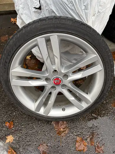 Pirelli SottoZero 3 225/40R19 93H m&s Mint condition - only used for 1 season Alloy rims 19” previou...