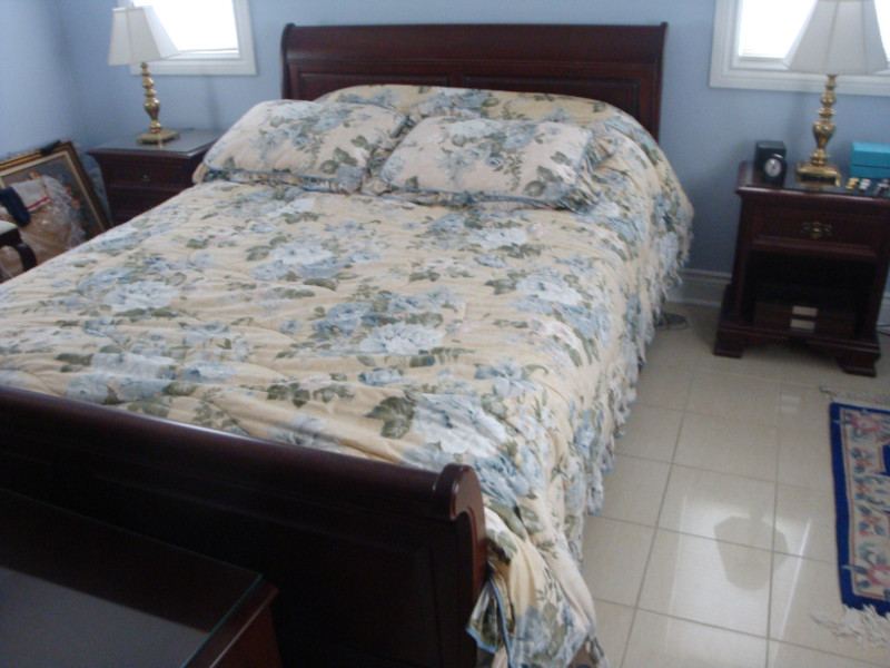 Gibbard Canadian Legacy king size bedroom set NEW LOWER PRICE Beds