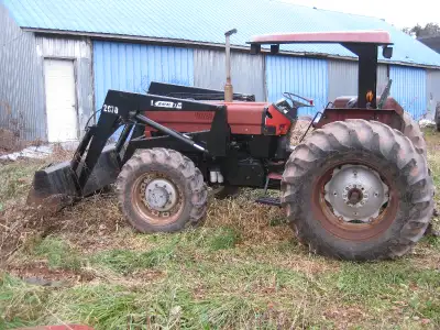 CASE IH 885 4wd 72 pto hp tractor with quick attach EZEE-On heavy duty loader. Loader is like new an...