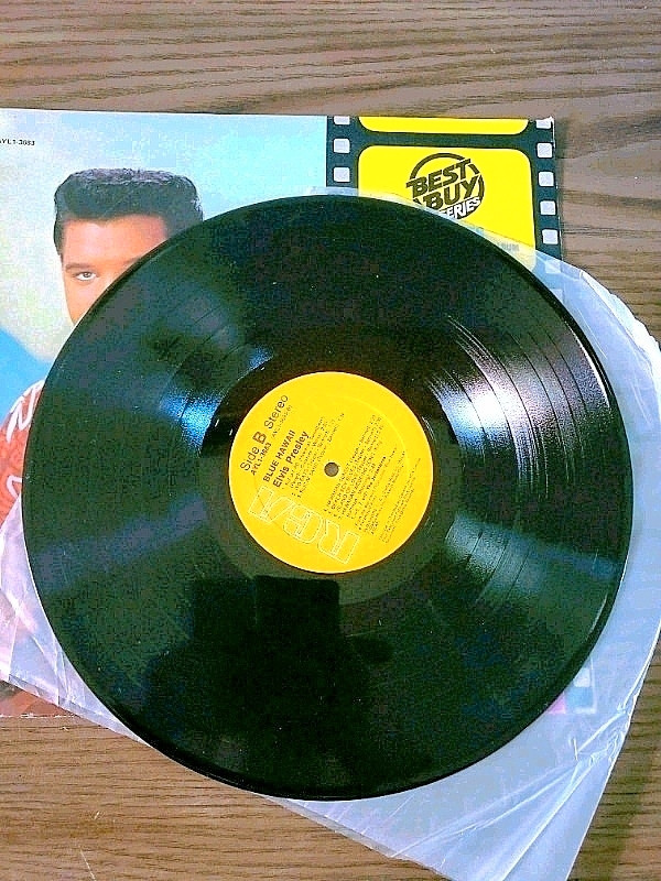 Elvis Presley in Blue Hawaii Vinyl in CDs, DVDs & Blu-ray in Kingston - Image 2