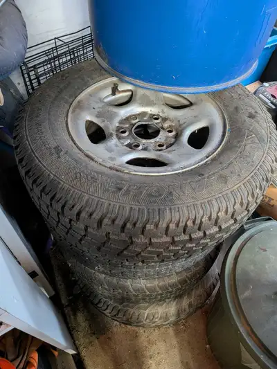Hercules Avalanche M+S tires on 6 bolt Chevy steel rims. 235/70R16. . lots of tread left (@13/32) Ha...