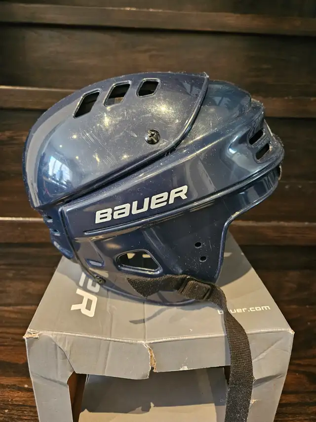 Bauer Kids Hockey Helmet (size XS) in Hockey in Markham / York Region - Image 3