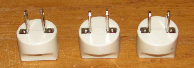 Set Of 3 European To North American Electrical Plug Adapters in General Electronics in Saskatoon - Image 3