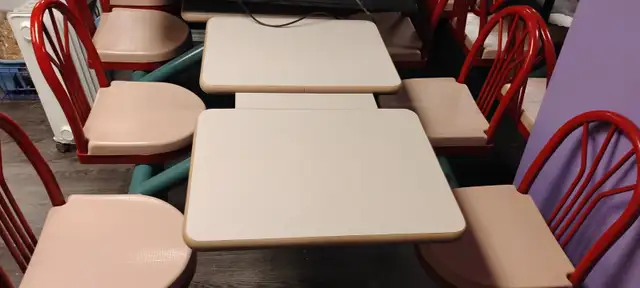 Retro table and chairs in Other Tables in Sarnia - Image 3