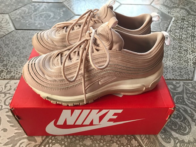 Nike Air Max 97 sneakers or running shoes Y6, mint condition in Kids & Youth in Gatineau