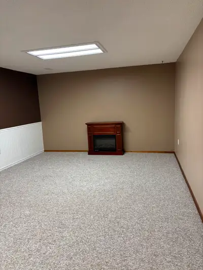 Large 1 Bedroom Basement Suite in Southridge