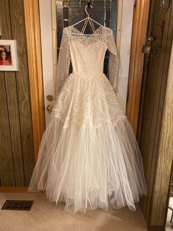 Vintage Wedding Dress in Wedding in Sudbury - Image 3