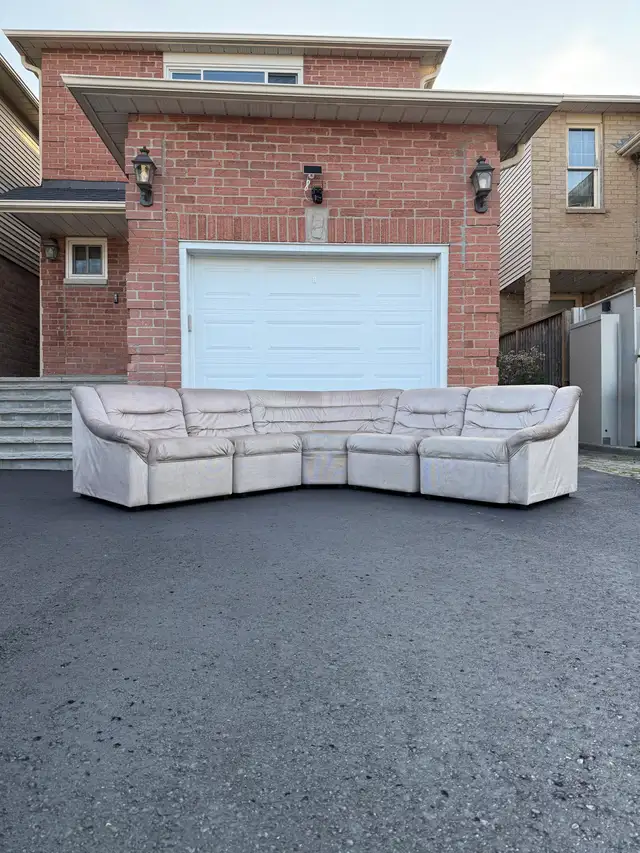 Vintage 5 units modular sofa in Couches & Futons in Oshawa / Durham Region - Image 5