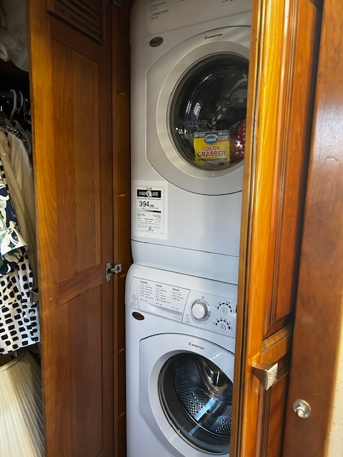 2013 45' Tiffin Zephyr for sale in RVs & Motorhomes in Grande Prairie - Image 17