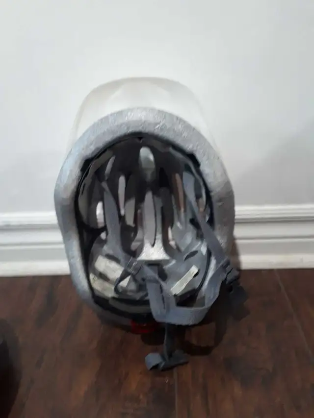 KIDS BIKE HELMET  in Kids in Windsor Region - Image 5