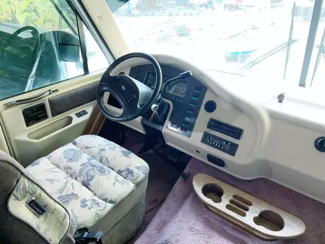 1995 classic 32ft motorhome, sleeps six. in RVs & Motorhomes in Port Alberni - Image 3