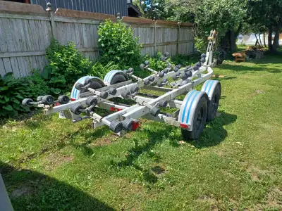 26ft. Tandem Boat Trailer. 40 rollers. 3 year old tires. 905-579-8258
