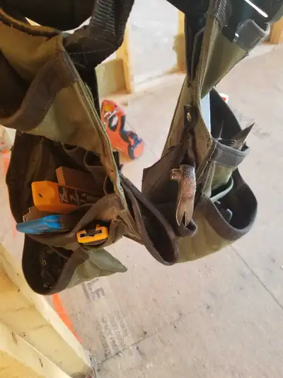 Willing to negotiate on price or trade for a diamond back Denali xl. Worn these bags for less than a...