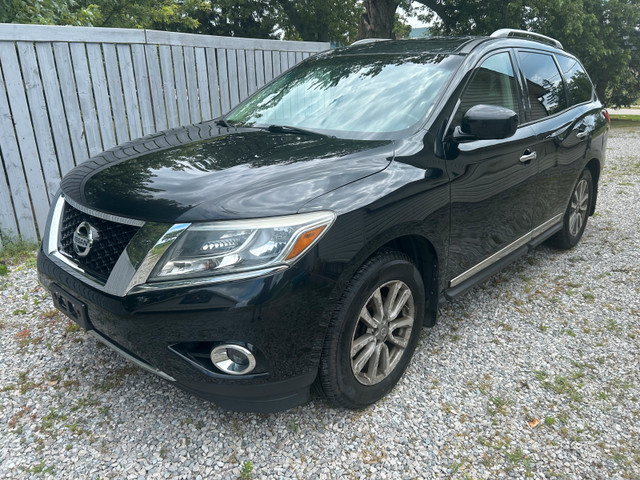 2015 Nissan Pathfinder SL in Cars & Trucks in Hamilton